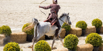 Berittenes Bogenschießen – Die faszinierende Sportart mit Pferd